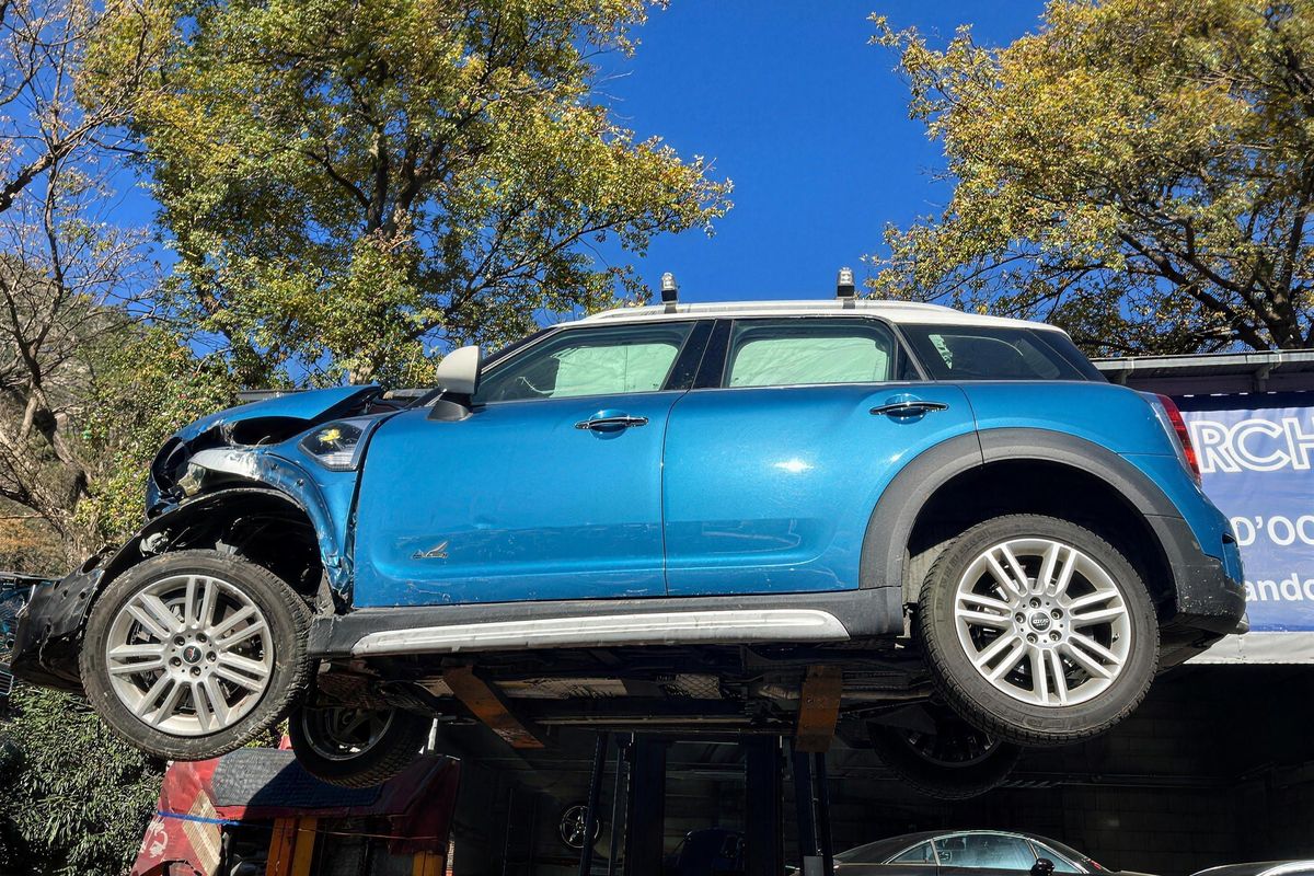 Mini Countryman accidentat al desballestament