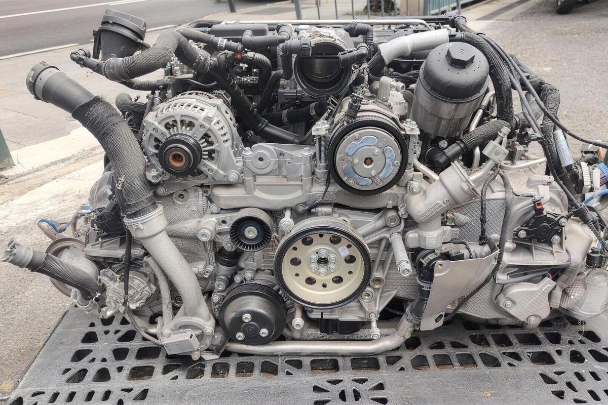 Motor d'ocasió desmuntat i preparat per a la venda